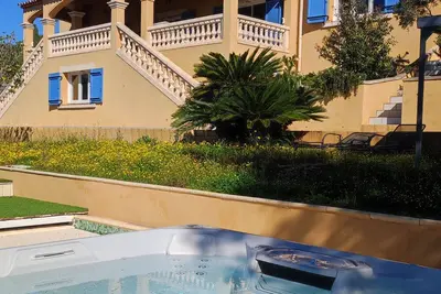 Image de La Maison Bleue, 2 pièces avec coin cuisine + piscine, spa, tennis, pétanque