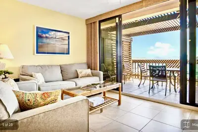 Image de Sapphire Beachfront Condo - Spacious, Great Views, WiFi, Ac