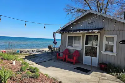 Image de Cozy Surfside Cottage on Great Lake Huron
