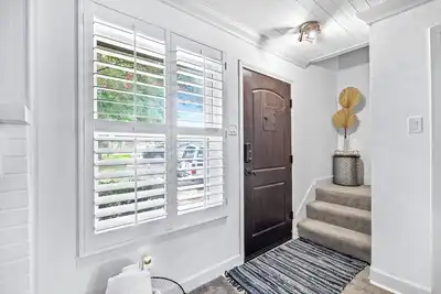 Image de Charming 2-bedroom townhome, private pool and two car garage in Dallas