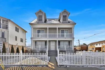 Image de Oceanfront Villa with Skyline Views
