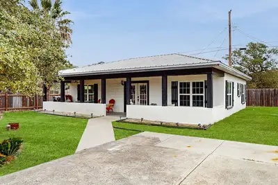 Image de Dog-friendly home with full kitchen, patio, Bbq and cozy living room