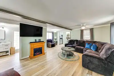 Image de 4 Mi to Savannah River Access: Home w\/ Fire Pit