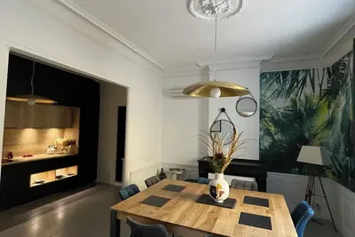 Image de Villa centre ville proche de la gare avec piscine couverte et espace extérieur