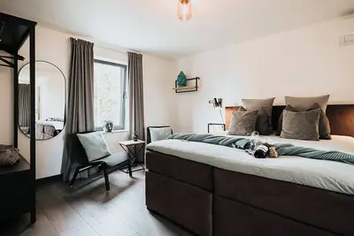 Image de A Green Oasis, Inspired by Nature. Quarto Verde offers generous space.