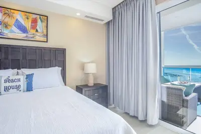 Image de 2 Br | Ocean Front | Pool
