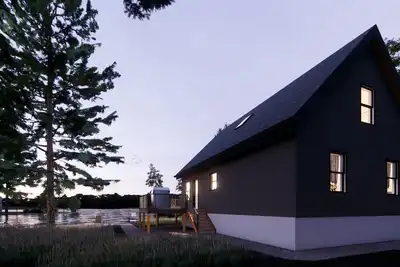 Image de Lakefront Modern Chalet with Multiple King Beds