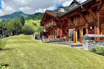 Image de Été comme hiver profitez de la montagne dans notre chalet.