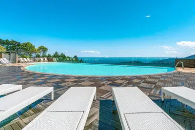 Image de Superbe maison à Magliolo avec sauna