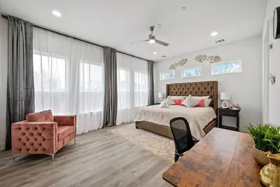 Image de Pet-Friendly l Brand New Space l Downtown