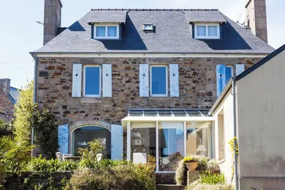 Image de Maison de vacances 'Maison Bretonne Madame Est Servie' avec vue sur la mer, terrasse privée et Wi-Fi