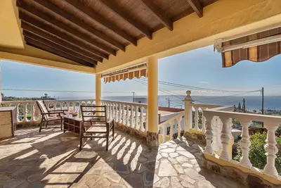 Maison de vacances 'Tenades' avec vue sur la mer, Wi-Fi et climatisation