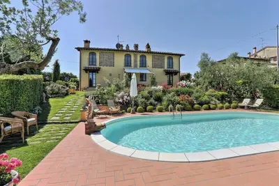 Image de Villa 'Antica Sosta Renai' avec piscine privée, terrasse privée et Wi-Fi