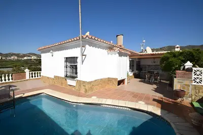 Image de Maison de vacances 'La Paloma Blanca' avec vue sur la mer, piscine privée et Wi-Fi
