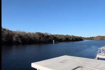 Image de Charming 2 bedroom house boat on St John’s River in Deland “Kingfisher”