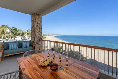 Image de Beachfront, Ocean View, Amazing Location!