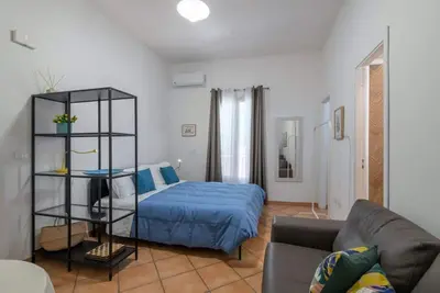 Image de Cozy studio apartment of 30 sqm, for up to 4 people, located on the 2nd floor of a renovated building (No lift). The property is located in the heart of the historic and lively Ballarò market (Traffic-Restricted Atra), a few steps from all the main attr