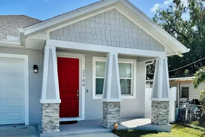 Image de charming 3-bedroom house in  Downtown Tampa and Ybor City  with WiFi, Ac.