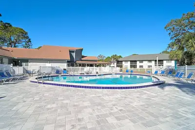 Image de Nautical Nest – Cozy Poolside Condo, Near Beaches!