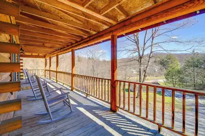 Image de < 1 Mi to Spearhead Atv Trails: Cabin w\/ Deck!