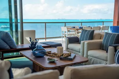 Image de 4br Luxury Beachfront Apt w/ Heated Pool