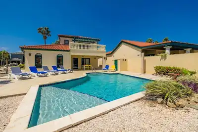 4br Elegant Villa with Stunning Pool by Bocobay