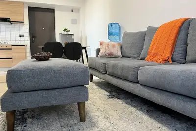 Image de Tranquil Haven by the Un – Chic 1br with Pool & Gym