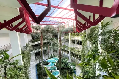 Image de Appartement avec vue sur la plage et les jardins