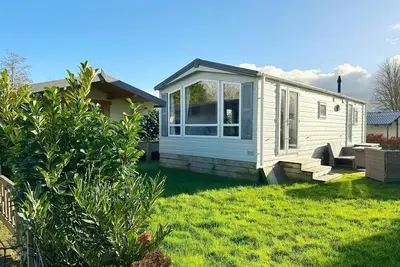 Image de After a visit to the beach you can enjoy all the luxury and comfort of the chalet.