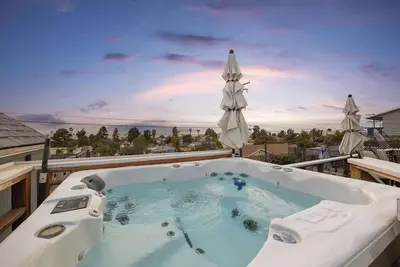 Image de Ocean Views from Every Room! | Hot Tub Sunset Vibe