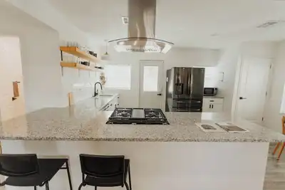 Image de Private Pickleball Court! Lovely 2 Bedroom Home - Minutes to Everything