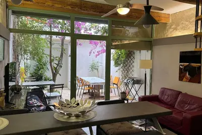 Image de Maison atypique de 72 m2 tout confort  extérieur ensoleillé et arboré au village