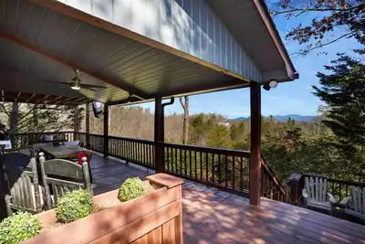 Image de Four Bears Ridge - Family Retreat with Mountain Views, Hot Tub, Fire Pit, Games