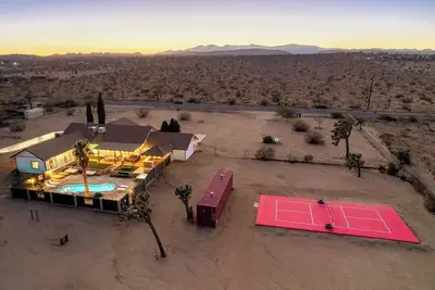 Image de The Oasis Resort: Pickleball, Pool, Gym, Hot Tub