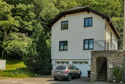 Image de House on the Moselle with river view