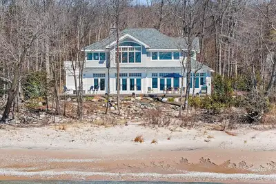 Image de Beautiful Waterfront Estate