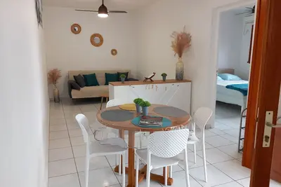Image de Appartement calme avec piscine et nature verdoyante bercé par chants d'oiseaux