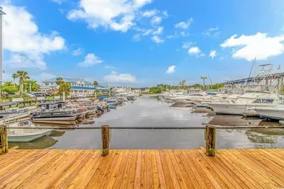 Image de Harbourgate Marina l 2br l Waterway View