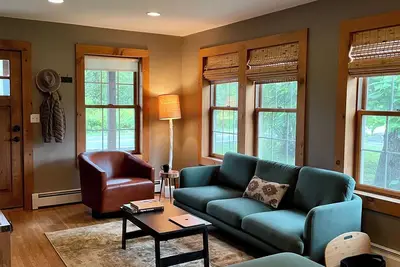 Image de Cheerful 3 Bedroom Cottage by Rail Trail