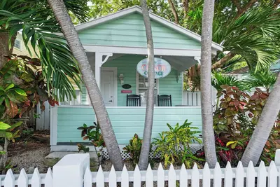 Image de ~Conch Cottages~ Enjoy your next island vacation with friends right here!
