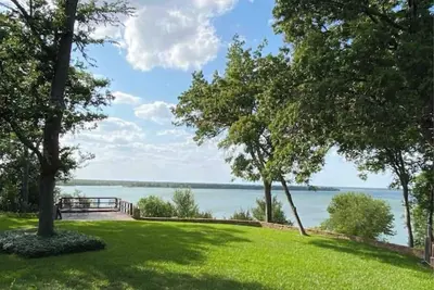 Image de Lakefront fun for 14+pets w/game room deck sunsets
