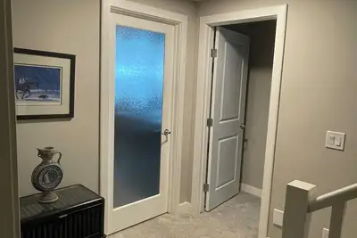 Image de Bright and Spacious Basement Suite in Mahogany S. E. Calgary