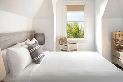Image de Family Fun at a Beachfront Location with Onsite Pools, Parking, Shuttle Service!