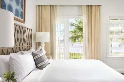 Image de 3br Units with Poolside Bar & Onsite Pools for Family Fun, Onsite Parking