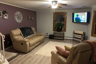 Image de Nfl Draft, 3-bedroom house Green Bay easy walk to Titletown w\/parking, WiFi
