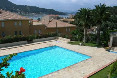 Image de T2 avec piscine partagée à Saint-Mandrier-sur-Mer