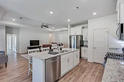 Image de Brand New Construction in Golf Community, Location is amazing! Everything New!