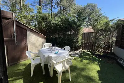 Image de Maison rénovée avec une chambre et coin nuit, au coeur de la pinède - 525762