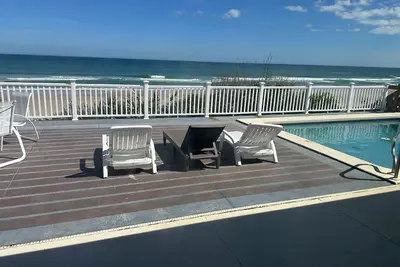 Image de 4-bedroom direct beachfront. Non-drive beach with pool in fabulous Daytona Beach