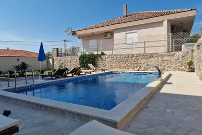 Image de Spacious 5-bedroom villa with pool